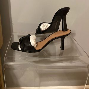 Gianni Bini 12B Alonia Woven Black Leather Mules, Like New